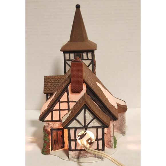 Dept 56 Old Michael's Church HERITAGE VILLAGE COLLECTION Dickens Village #5562-0 - Picture 15 of 16